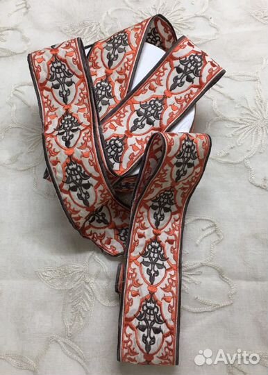 Декоративная тесьма с вышивкой метражом