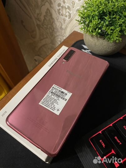 Samsung Galaxy A7 (2018), 4/64 ГБ