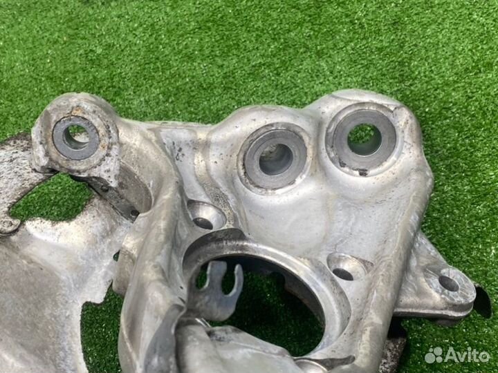 Кулак поворотный передний левый Bmw X5 F15 2017