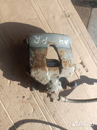 Правый суппорт Skoda Octavia Tour A4