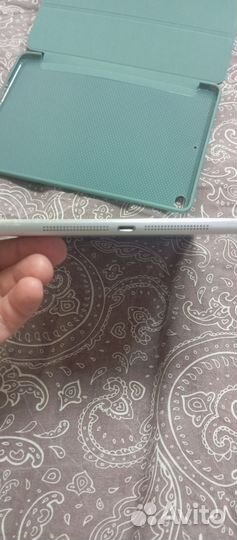 iPad Air (Wi-Fi + Cellular)