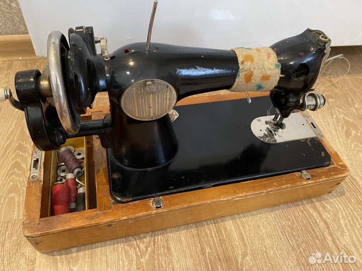 Машинка швейная антикварная подольская