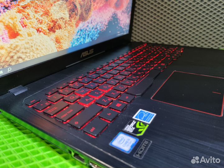 Ноутбук Asus i5 7300/8Gb/SSD/GTX 1050