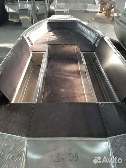 Алюминиевая лодка тактика 390р с мотором не реги-т