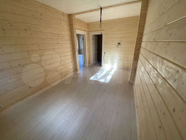 Коттедж 200 м² на участке 8,5 сот.