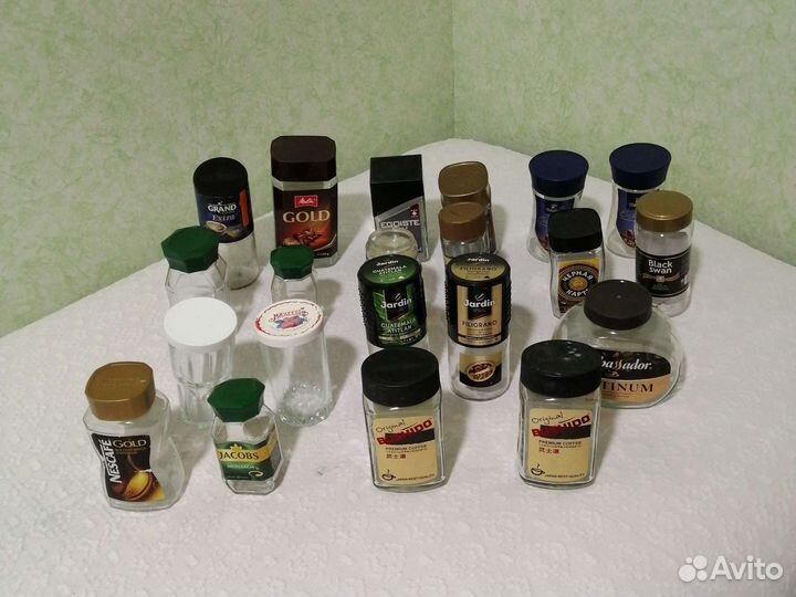 Банки стеклянные для консервированная. Бутылки