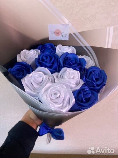 Букет из атласных роз