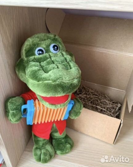 Игрушка крокодил Гена
