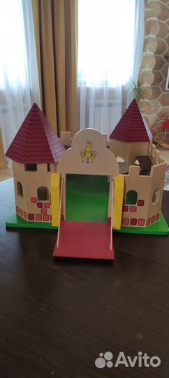 Продам рыцарский замок 40х40х30