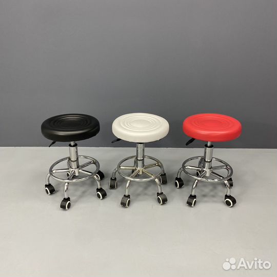 Стул для мастера на колесах