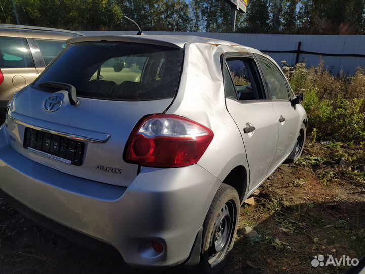 Toyota Auris 1.6 AT, 2011, битый, 180 000 км