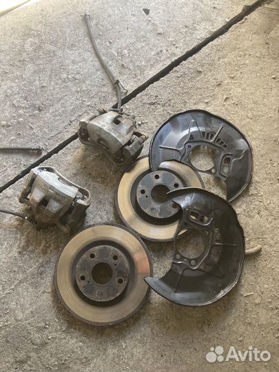 Суппорта передние на Toyota Camry