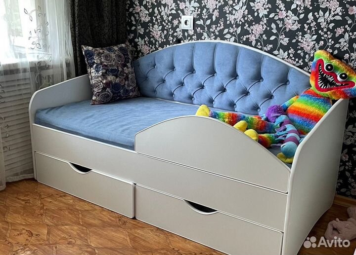 Мягкая дизайнерская кровать