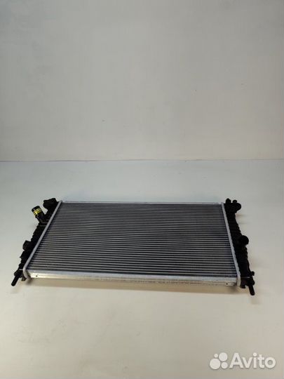 Радиатор охлаждения двигателя Mazda 3 2004-2012