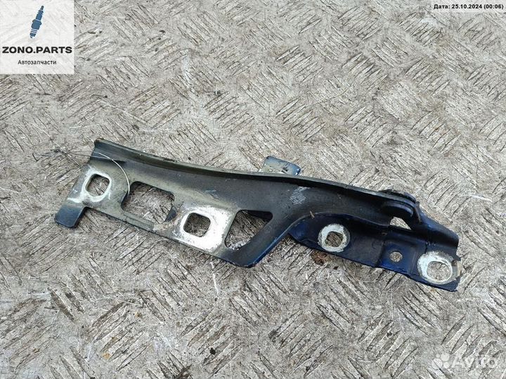 Петля капота правая 13224577 на Opel Zafira B