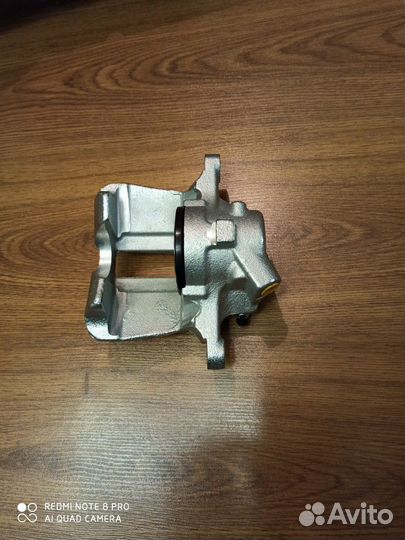 Суппорт передний Audi 80