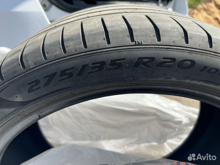 Pirelli P Zero 275/35 R20