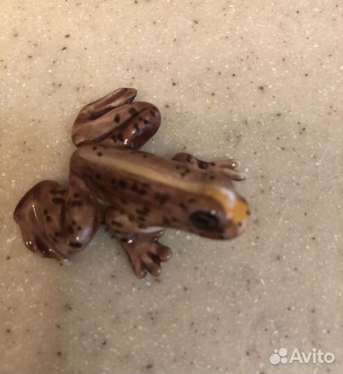 Лягушка фарфоровая статуэтка фигурка