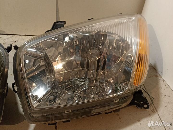 Фара правая и левая toyota rav 4
