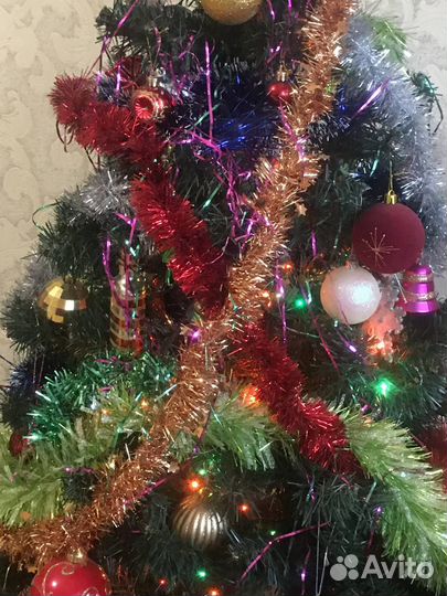 Продам елку вместе с игрушками и гирляндами