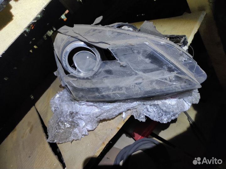 Фара битая правая Мерседес с204 рестайл