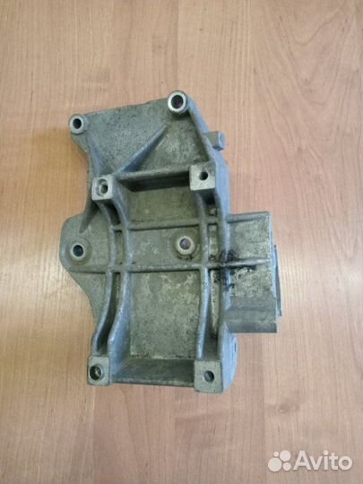 Крепление (кронштейн) компрессора кондиционера