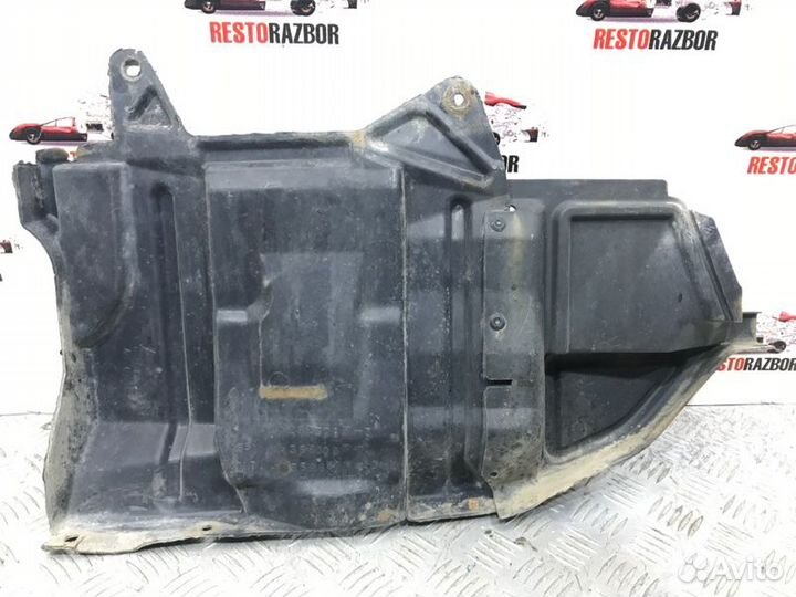 Защита двигателя левая Mitsubishi Space Wagon