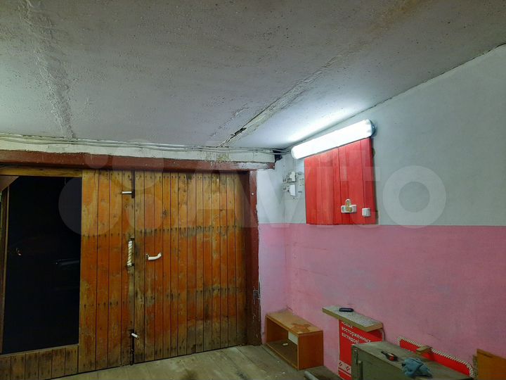 Гараж, > 30 м²