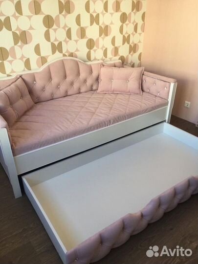 Детская кровать с бортиком