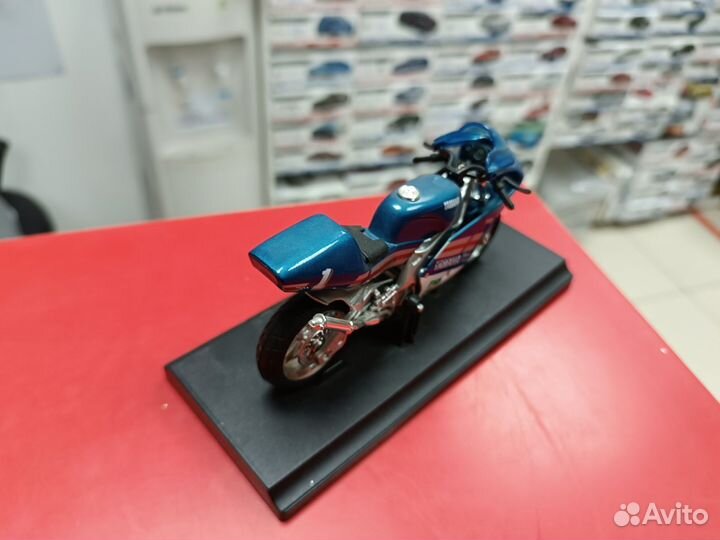 Yamaha TZ250M 1:18 Welly