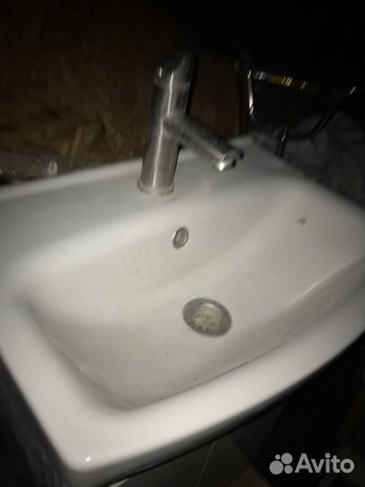 Раковина с тумбой