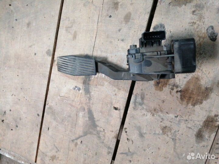 Педаль газа Opel Astra H седан 1.8 2007