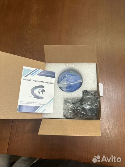 Левитирующий глобус