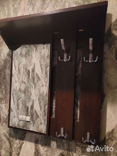 Полка в коридор с зеркалом