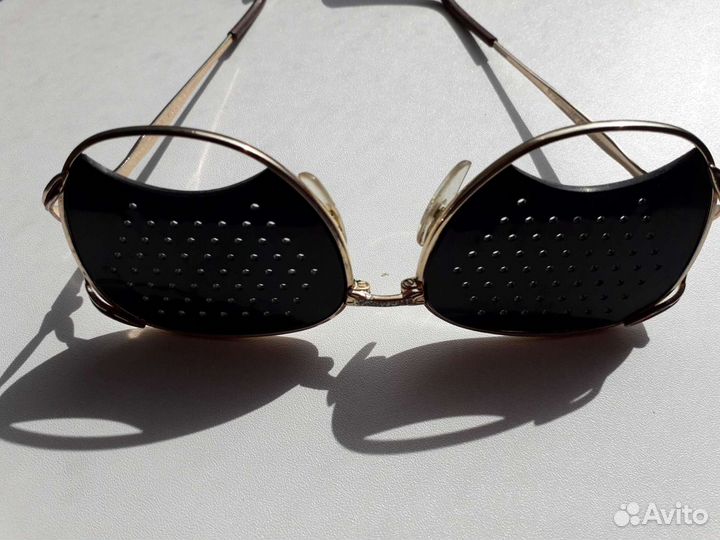 Очки с перфорацией лечебные