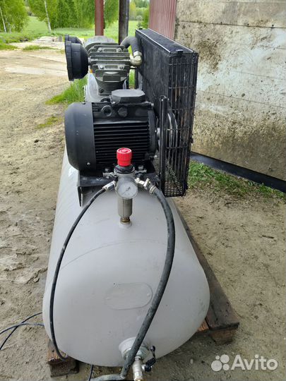 Поршневой компрессор сб4/Ф-270.LB50