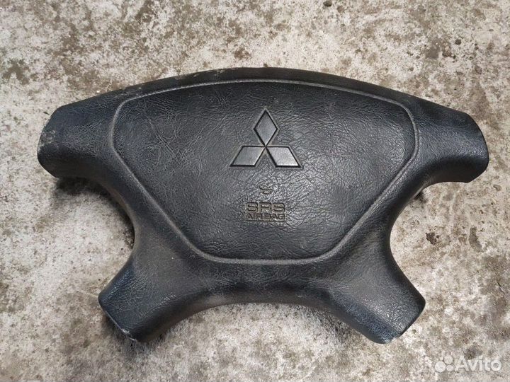Подушка безопасности водителя Митсубиси Каризма