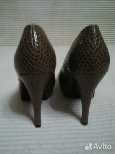 Новые красивые туфли 39 р-р