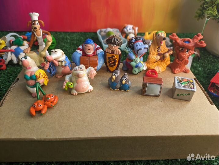 Игрушки из киндера старые и новые разные коллекции