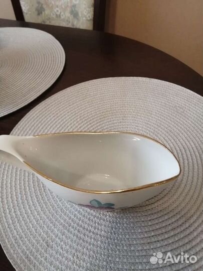 Тарелки и соусник Дулево