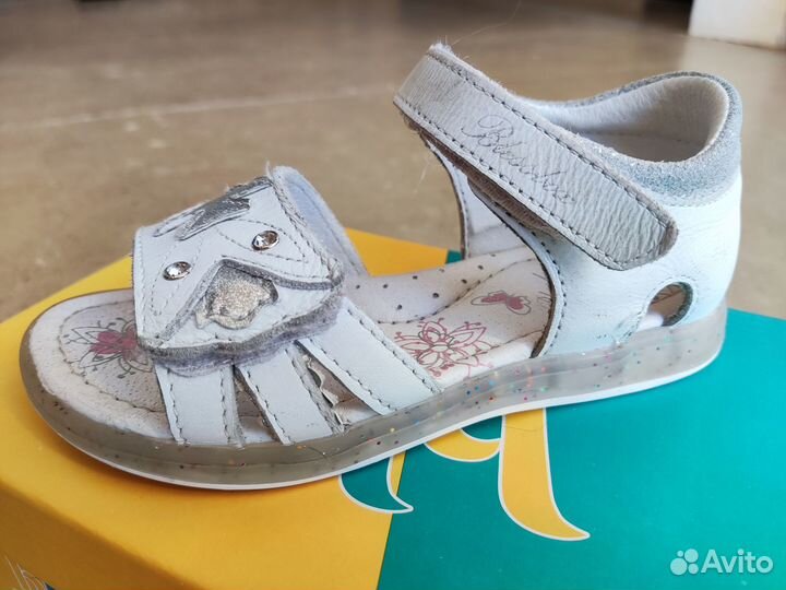 Сандалии для девочки