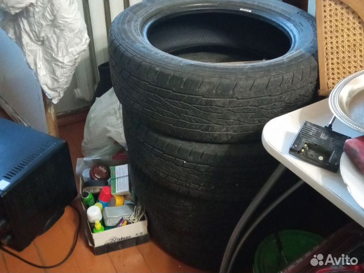 Continental ContiCrossContact LX2 215/6 R17 96H