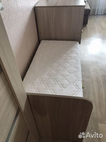 Продам детскую кровать с матрасом