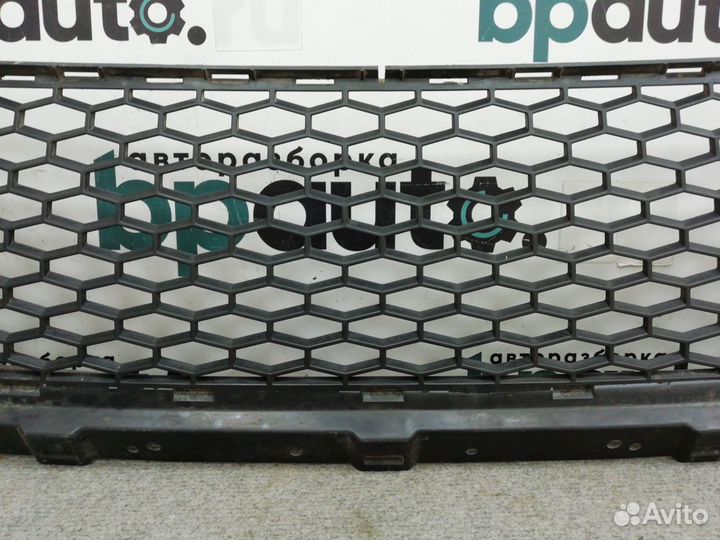 Решетка переднего бампера центральная