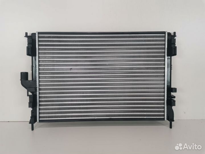 Радиатор охлаждения двигателя LADA Largus 2012-202