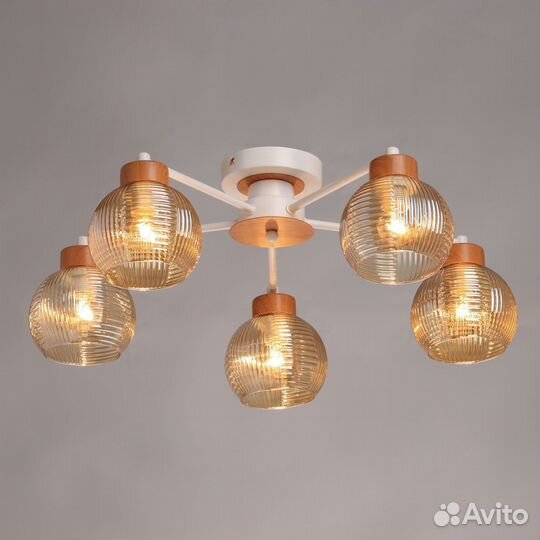 Потолочная люстра в коридор