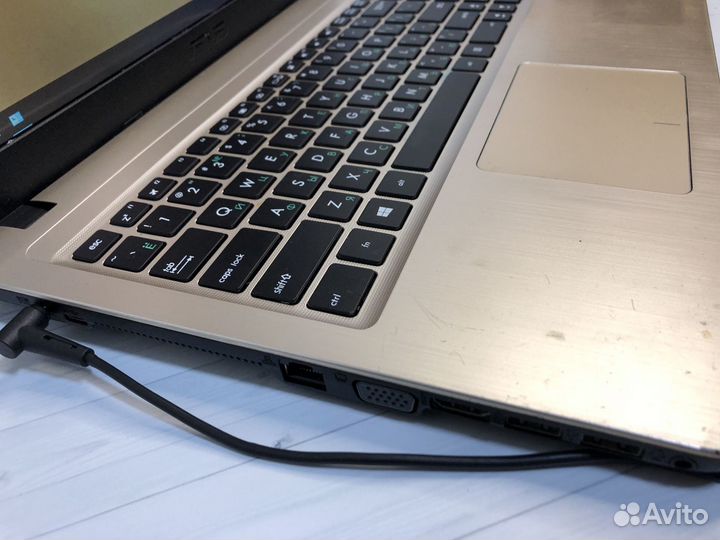 Производительный ноутбук Asus с SSD