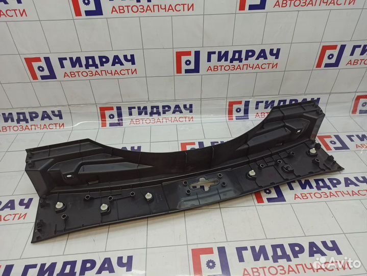 Обшивка багажника на заднюю панель Nissan Roque (T32) 84992-4BA0A