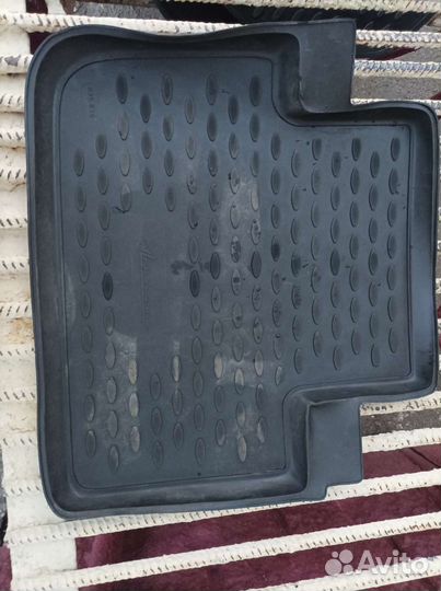 Автомобильные коврики резиновые