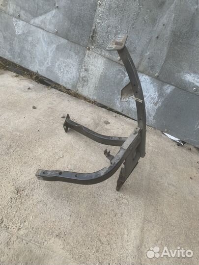 Кронштейн левого крыла Audi A8 d3 03-11
